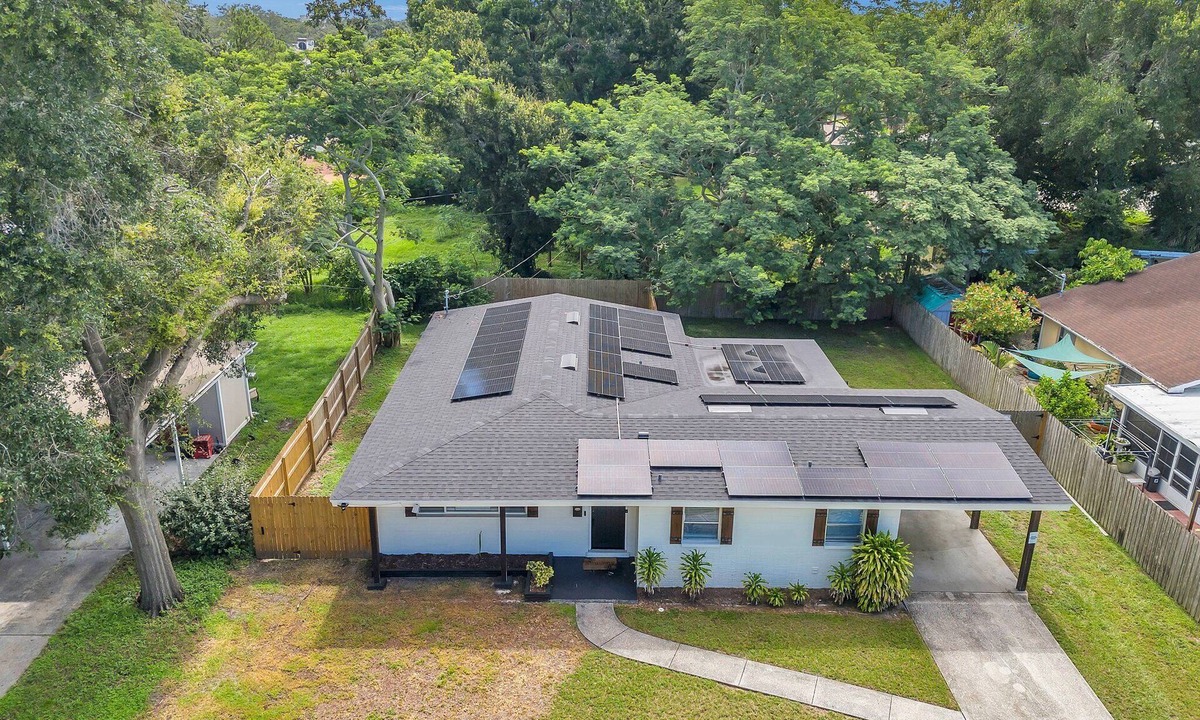 University House | Private Tampa Home Near Moffitt, USF & Busch Gardens.