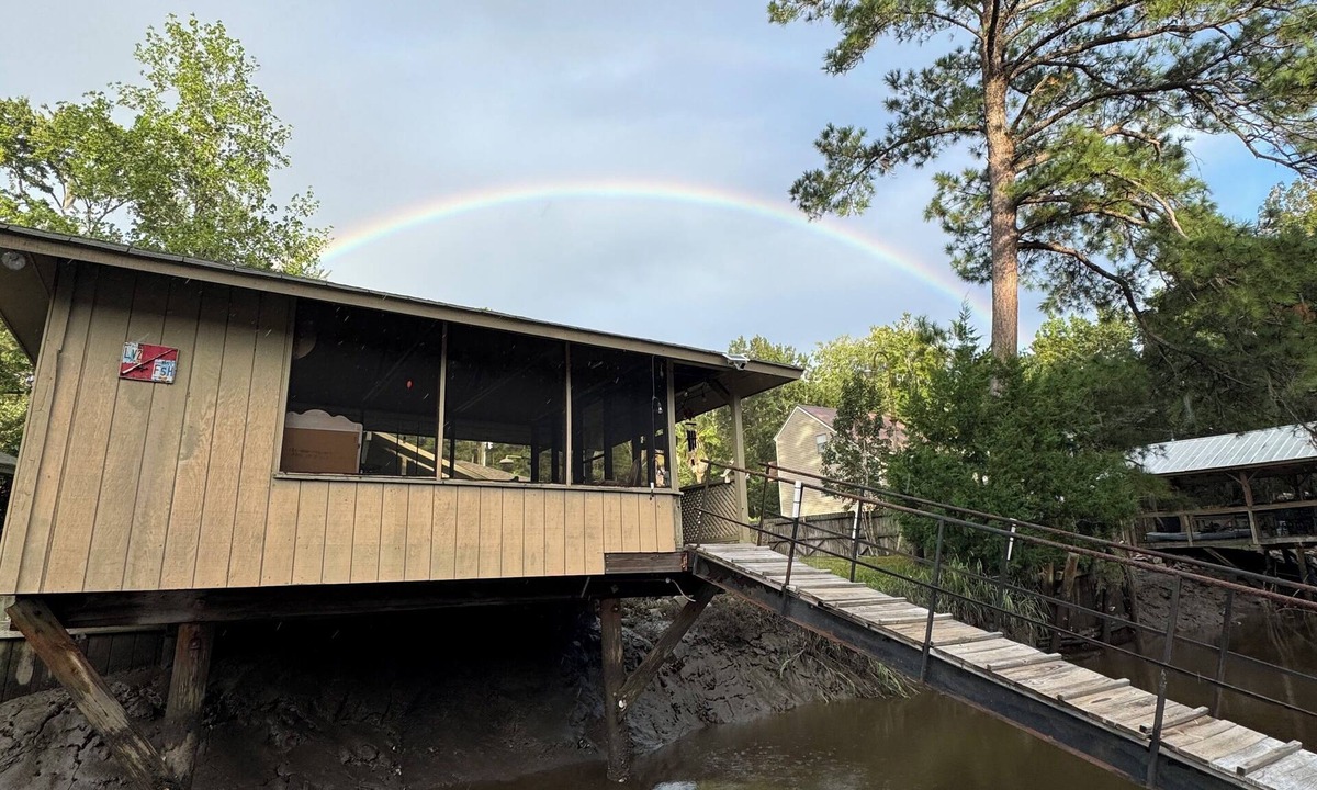 Midway Cottage | Private Waterfront Guest House w/Dock & Kayaks - Quiet Midway, GA