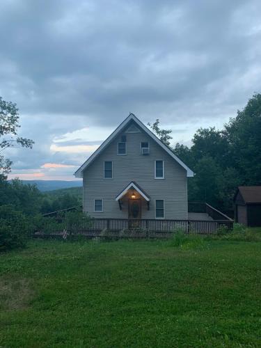 Ouaquaga Ski Chalet | Private with a Beautiful View House