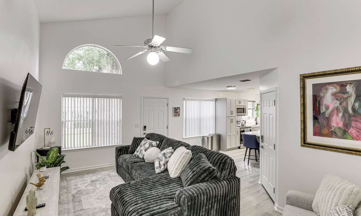 Tallahassee Apartment | Private Yard + Deck: Tallahassee Towhome!