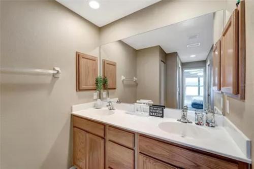 Fruitville Apartment | Professional Stay