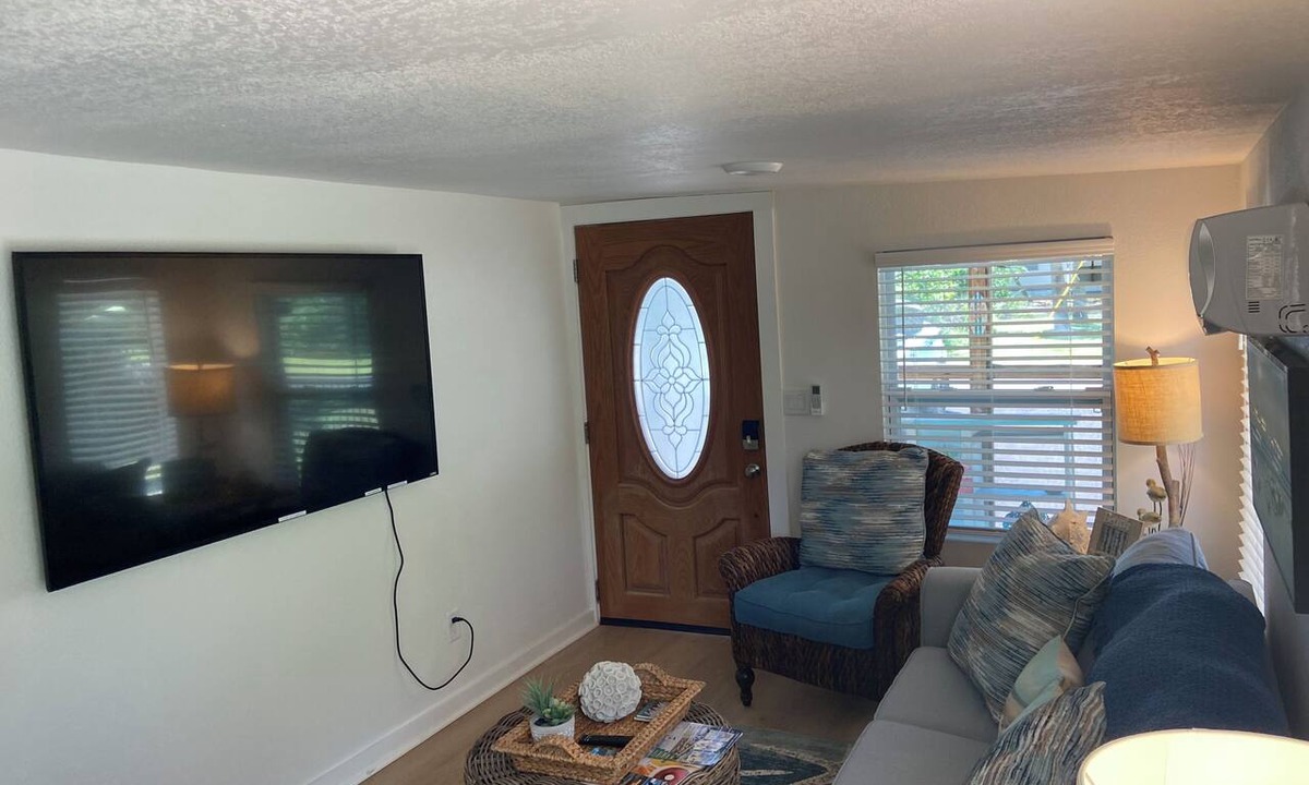 Charlotte Harbor House | Quaint 1-bedroom bungalow with AC in Punta Gorda/Port Charlotte