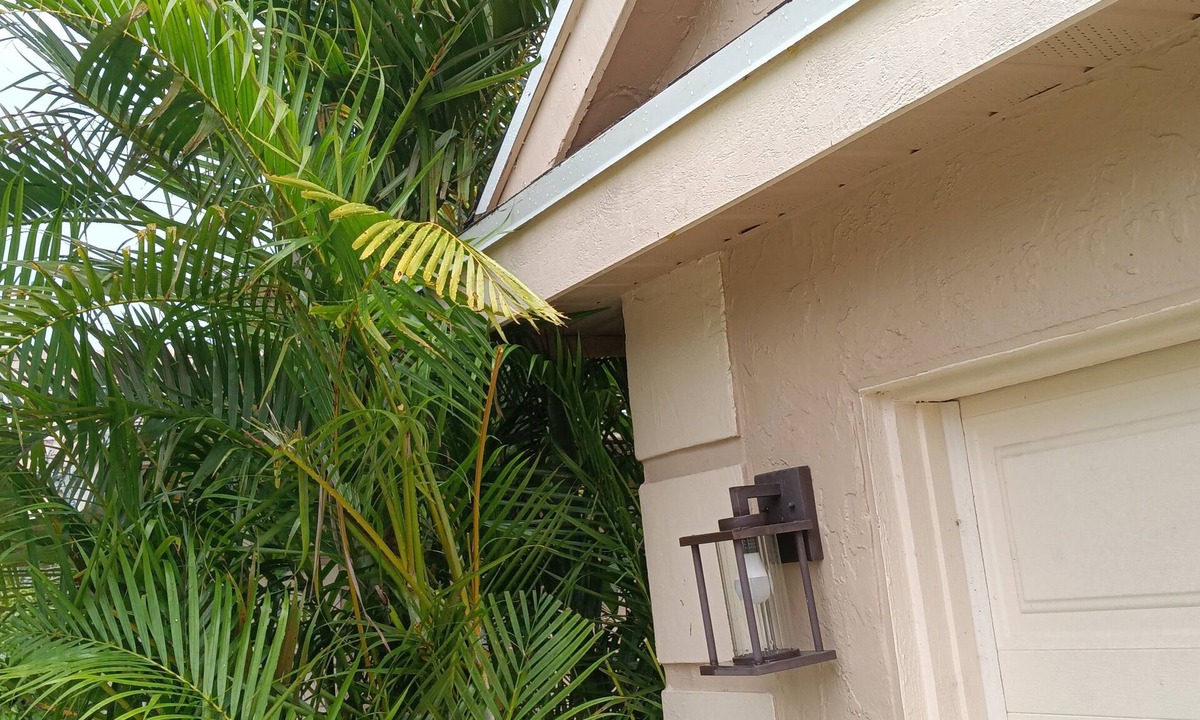 Wellington House | Quiet 1-bedroom, private bath in wonderful Wellington. Gated, safe community.