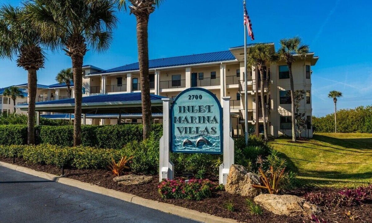 New Smyrna Beach Condo | Quiet ground level condo-minutes from Dunes Park and the beach!