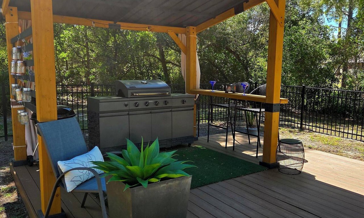 Deltona Lakes House | Quiet Lakeside home w/bbq close to Daytona & Sanford