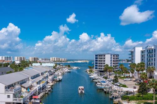 Holiday Isle House | Red Hot Retreat - Updated Holiday Isle Townhome on the Destin Harbor
