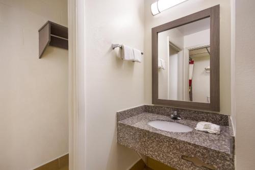Crestview Hotel | Red Roof Inn Crestview