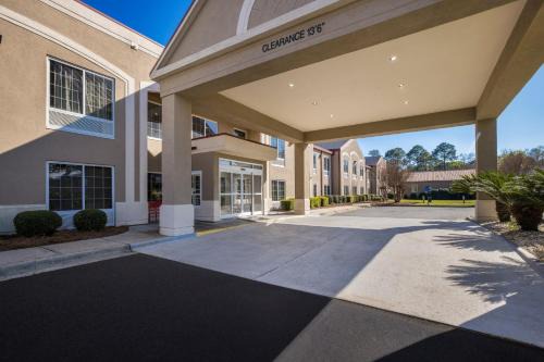 Albany Hotel | Red Roof Inn & Suites Albany, GA