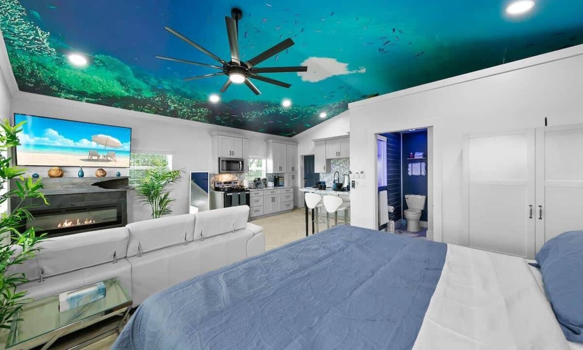 Northside Condo | Reef Break Getaway, Long-Term, King Bed, Laundry