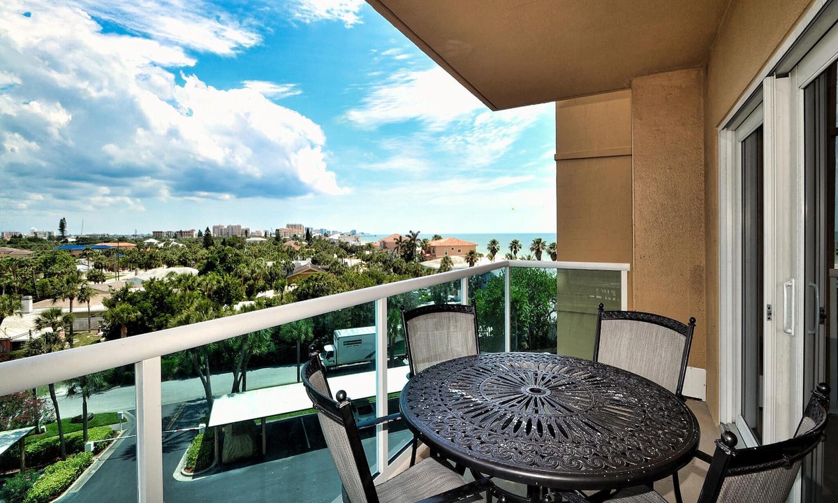 Clearwater Beach Condo | Regatta Beach Club S414 '90 day min stay with 2 week lead time'