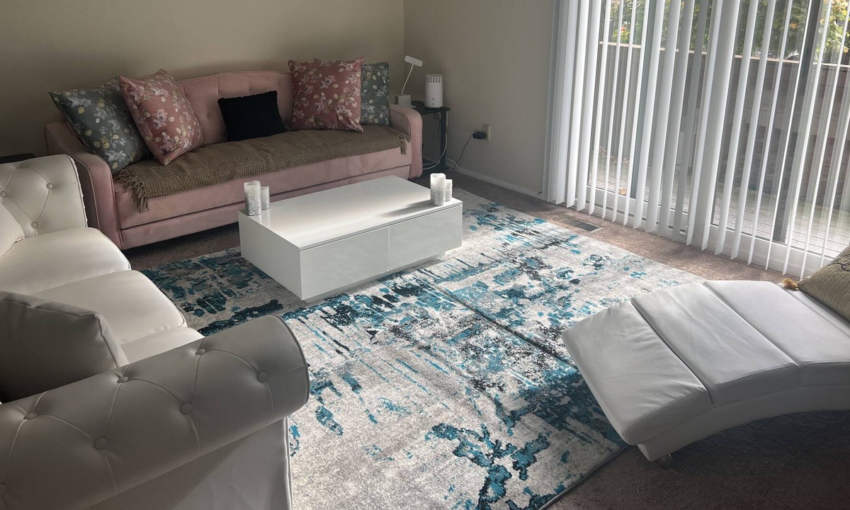 Monroeville House | Relax and Unwind!