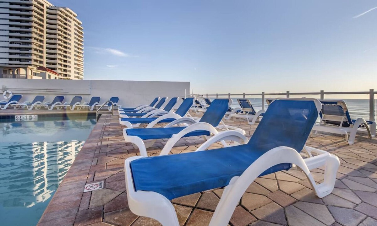 Seabreeze Park Hotel | Relax by the Beach with Pool Near Boardwalk Attractions | 2 Units