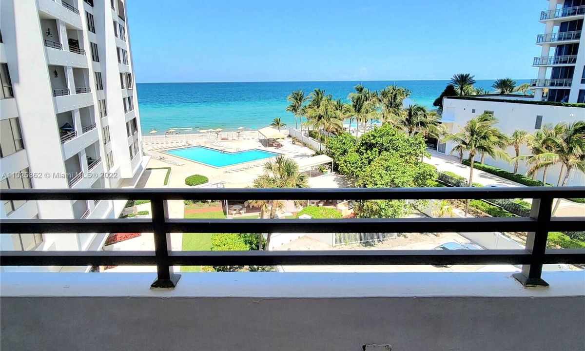Hollywood South Central Beach Condo | Relax in Stylish 2BR Hollywood Condo – WiFi, Parking, Beachfront Views Included!
