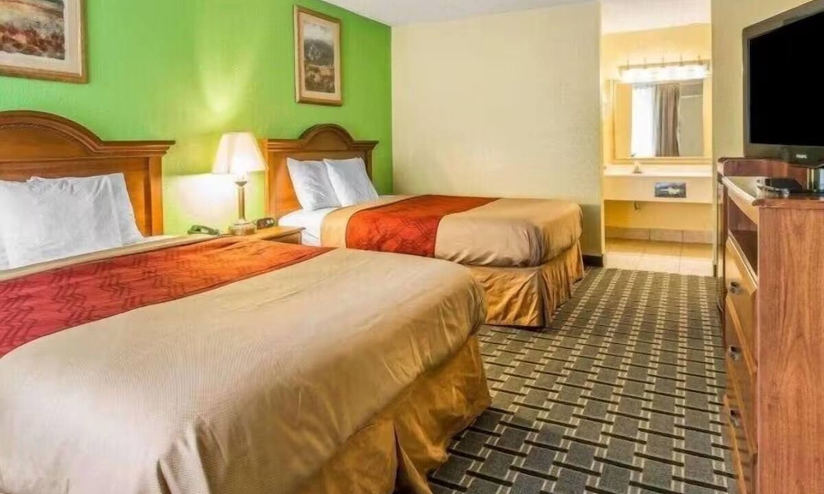 Douglas Hotel | Relax in Stylish Room w/King Bed Near Attractions | Onsite Outdoor Pool