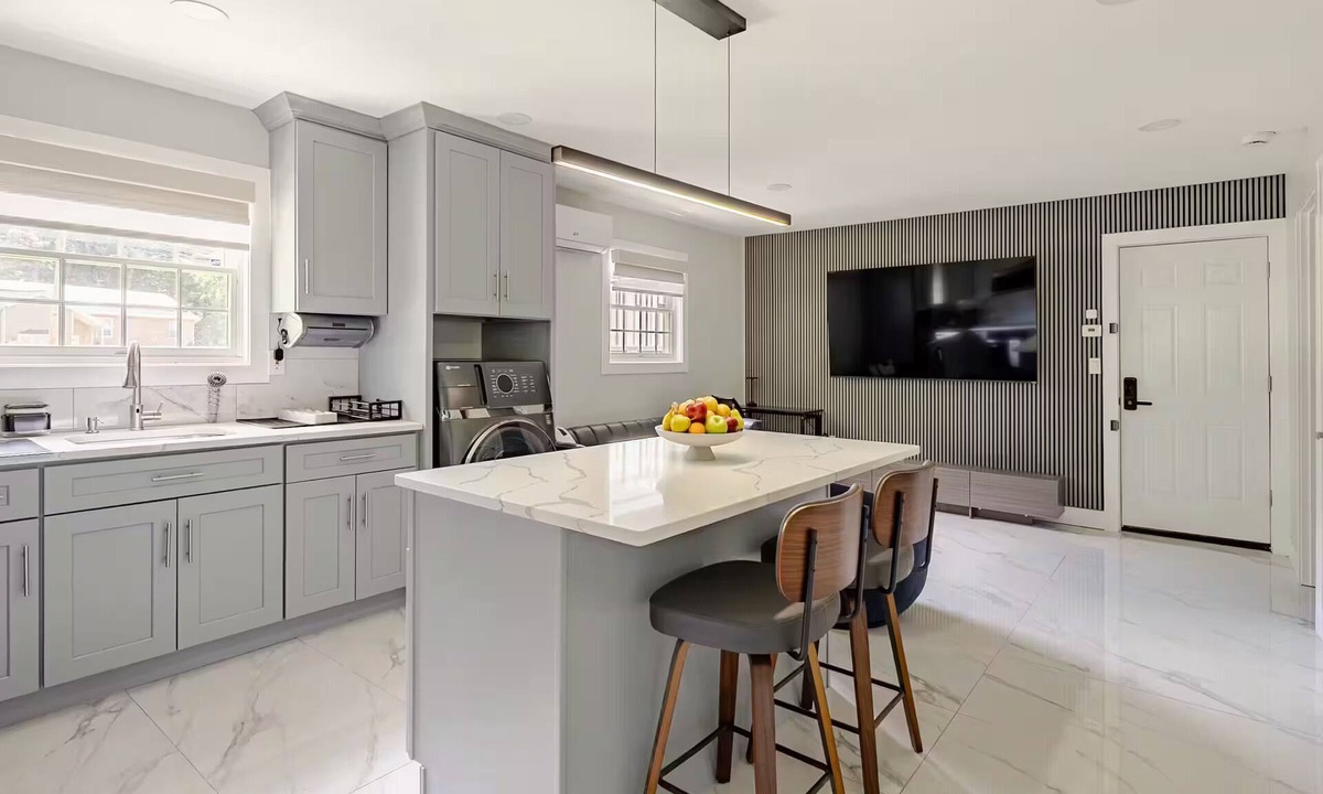 Woodbury House | Relax in this modern Smart one-bedroom located in beautiful Woodbury New York.