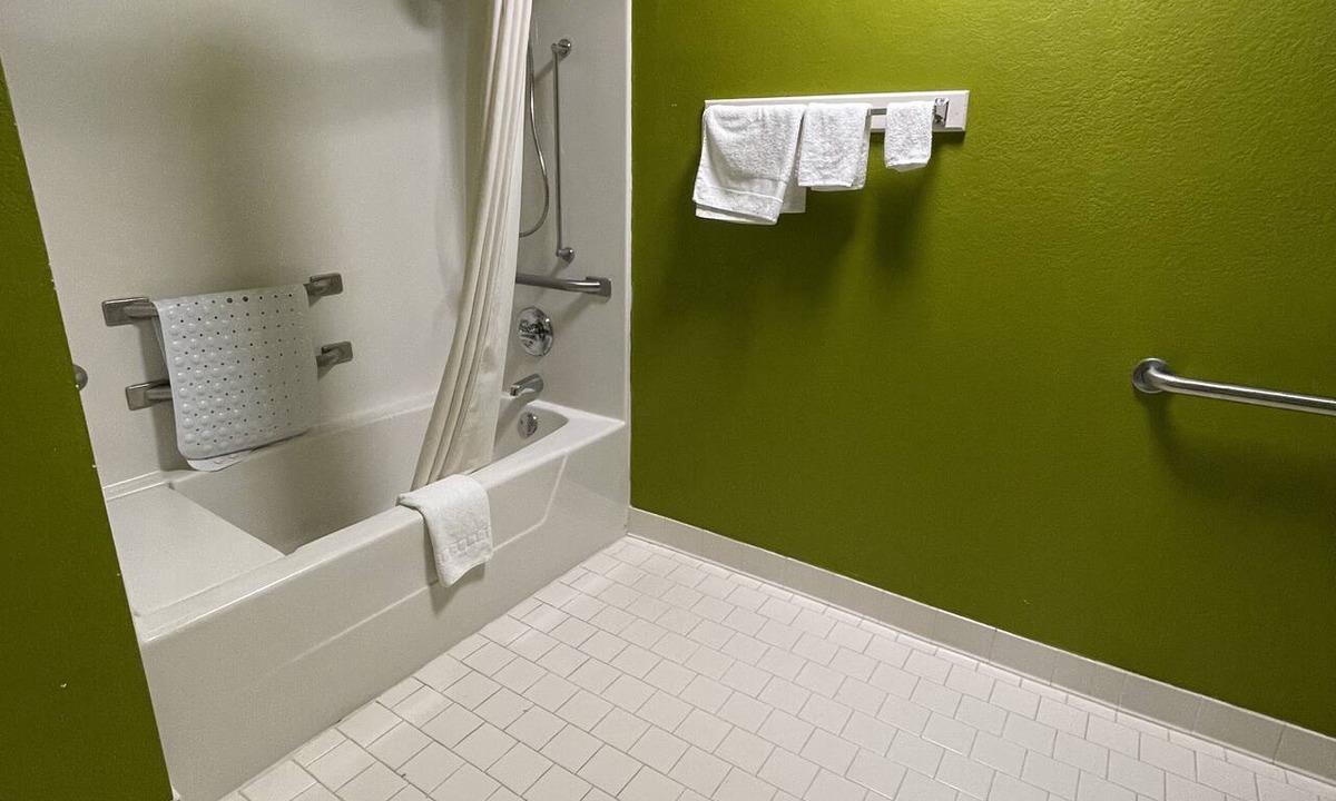 McRae Hotel | Relax Inn