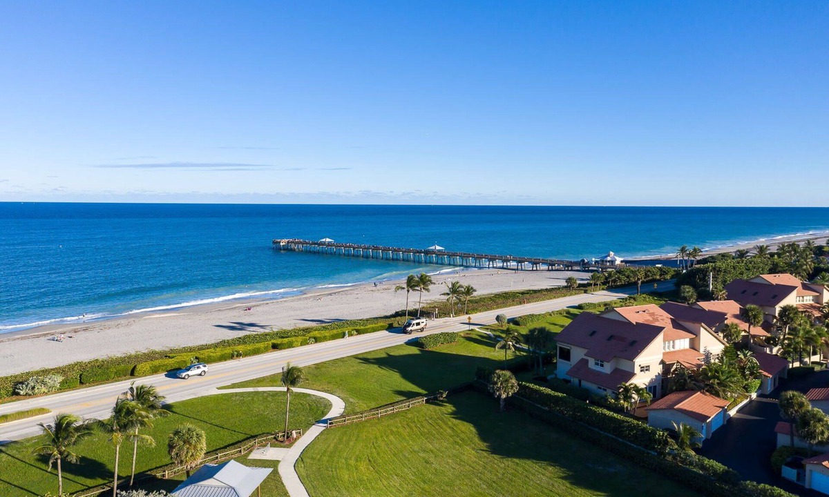 North Palm Beach Heights House | Relaxing in South Florida