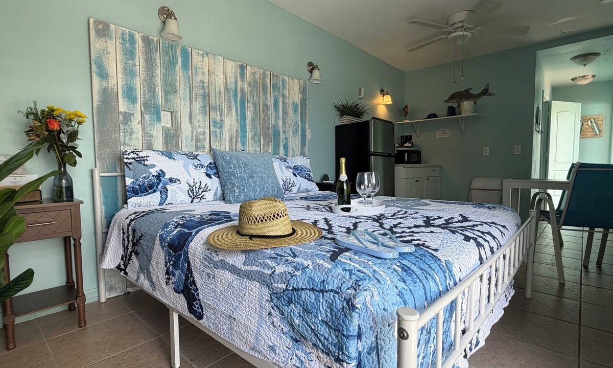 Bonita Springs Hotel | Relaxing Waterfront King Studio in Bonita Springs