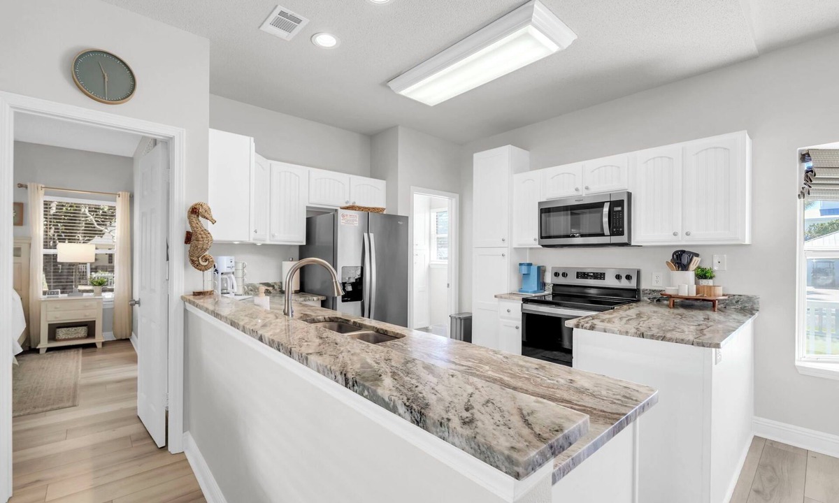 Clipper Cove House | Remodeled & New to VRBO 2026! Crystal Beach,Community pool, 3 blocks to beach
