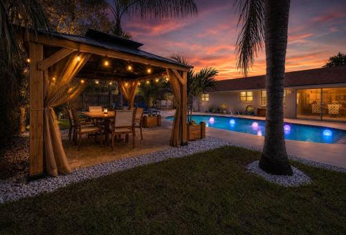Mill Run House | Resort Pool Home Near Disney Sleeps 10