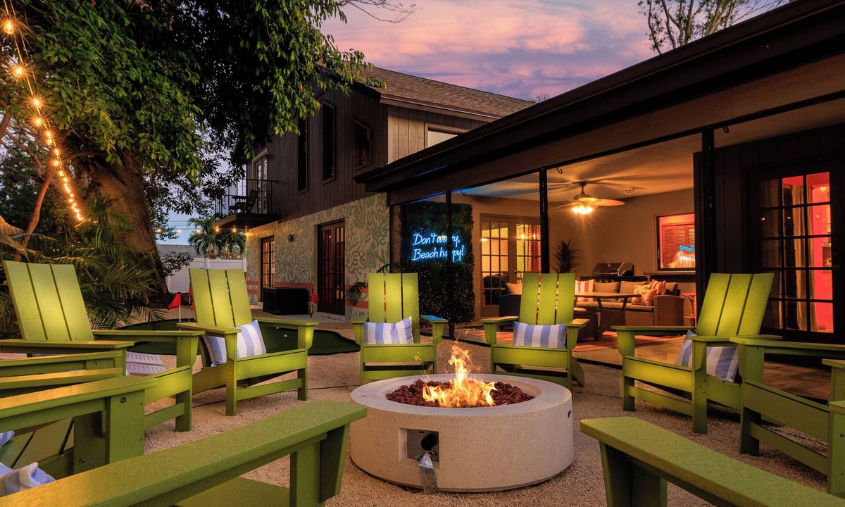 Seminole House | Retreat~HEATED Pool~SECRET Gameroom~Minigolf~Hottub~