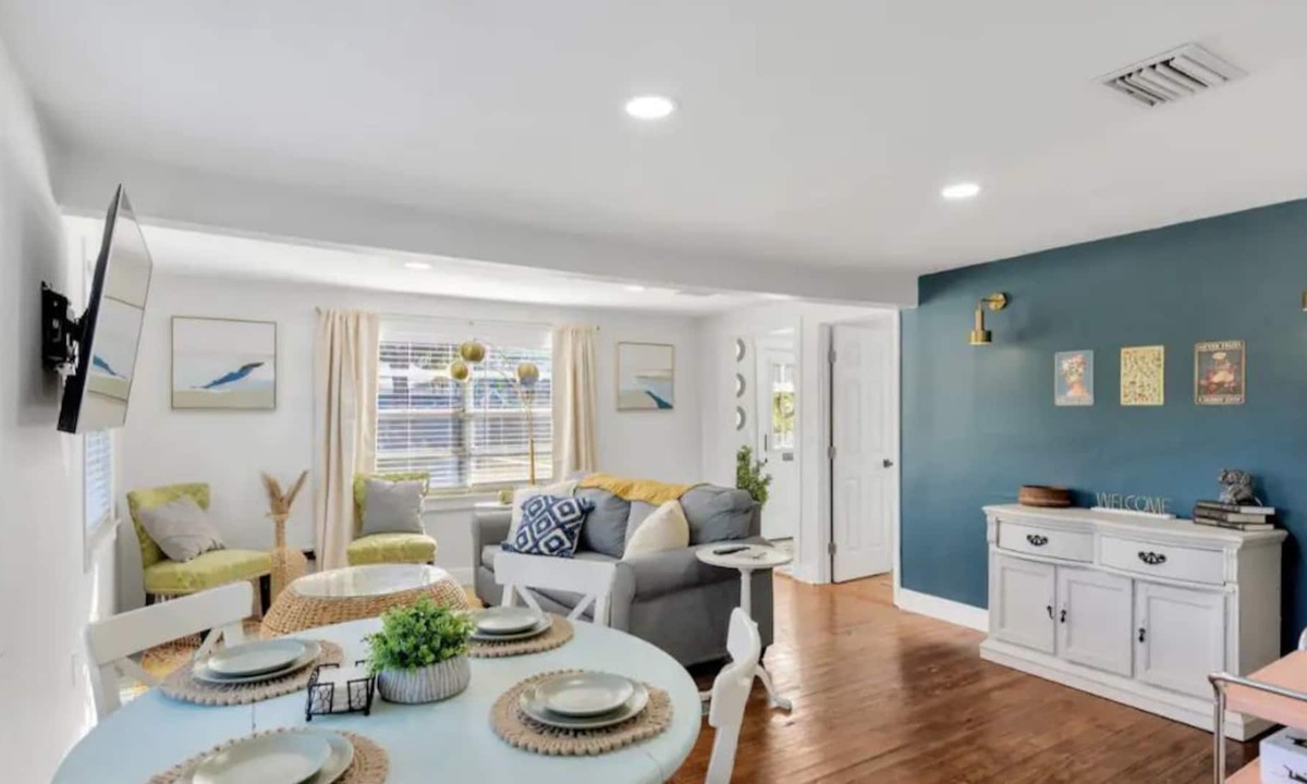 Safety Harbor House | Retreat Off Main Street
