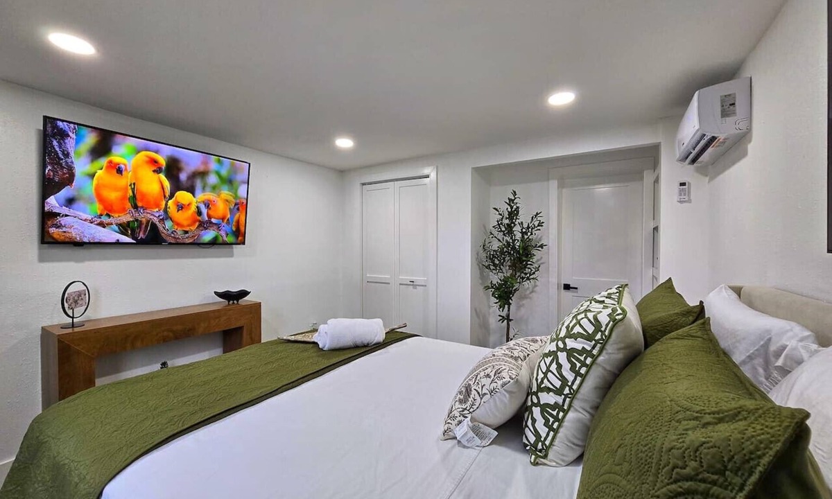 Town N County Park House | Right Apt 1 BR, 7` TPA Airport, 14` Ray Jam, Pkng