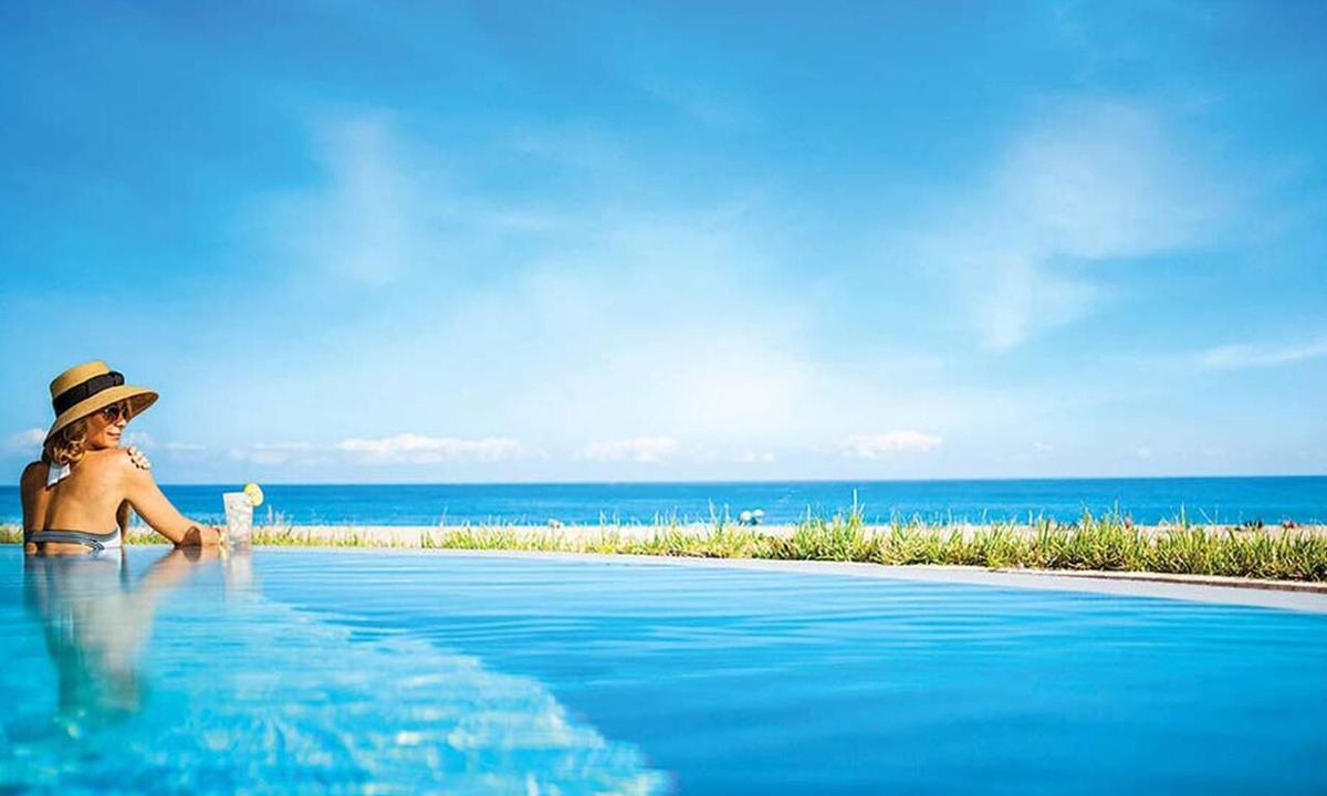 Palm Beach Shores Condo | Ritz-Carlton Oceanfront Suite by Guaranteed Rental™