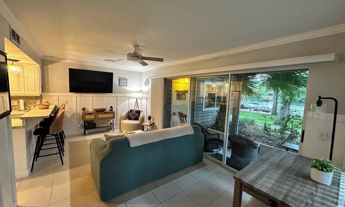 Dunnellon Condo | RIVER FRONT-NEWLY LISTED-1ST FLOOR-Screen Porch-NEAR RAINBOW RIVER! Pool & Kayak