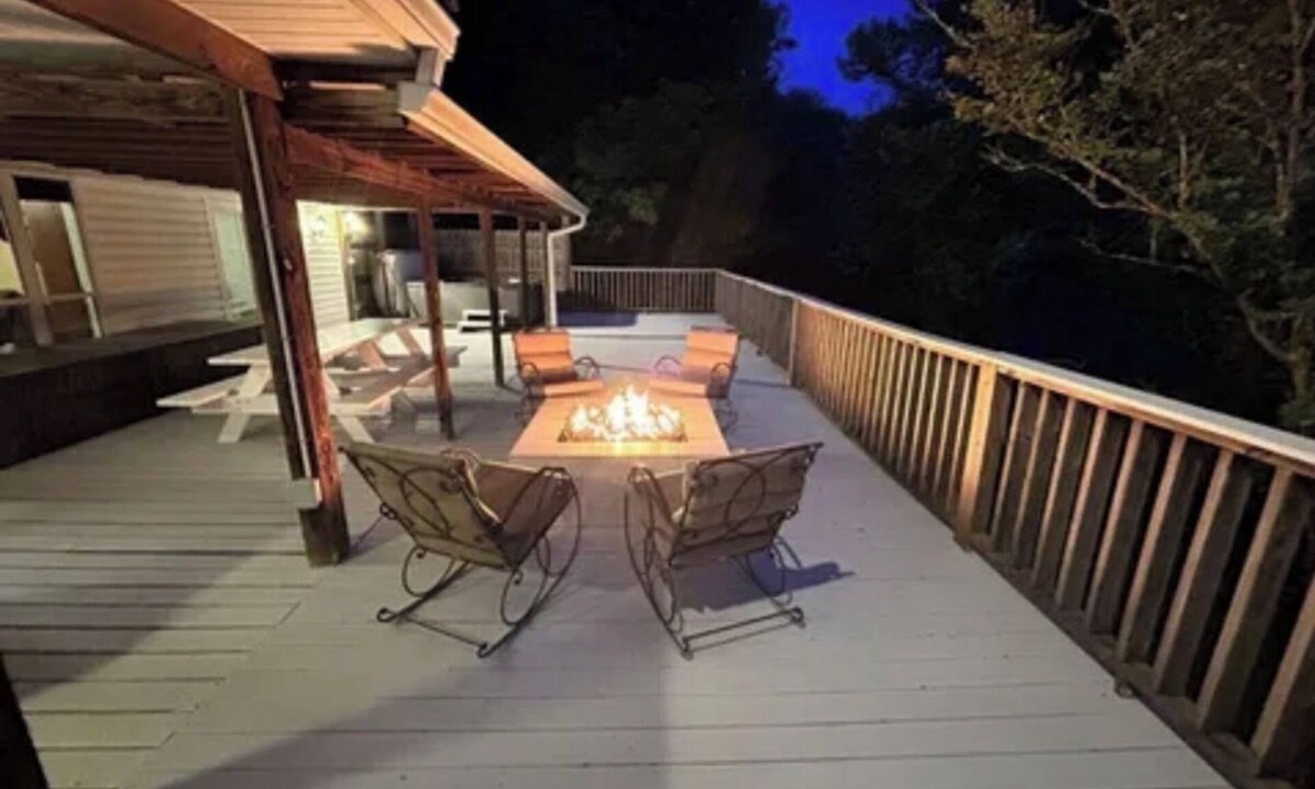 Columbus House | River House with dock & boat slip, perfect for Alabama & Mississippi game days