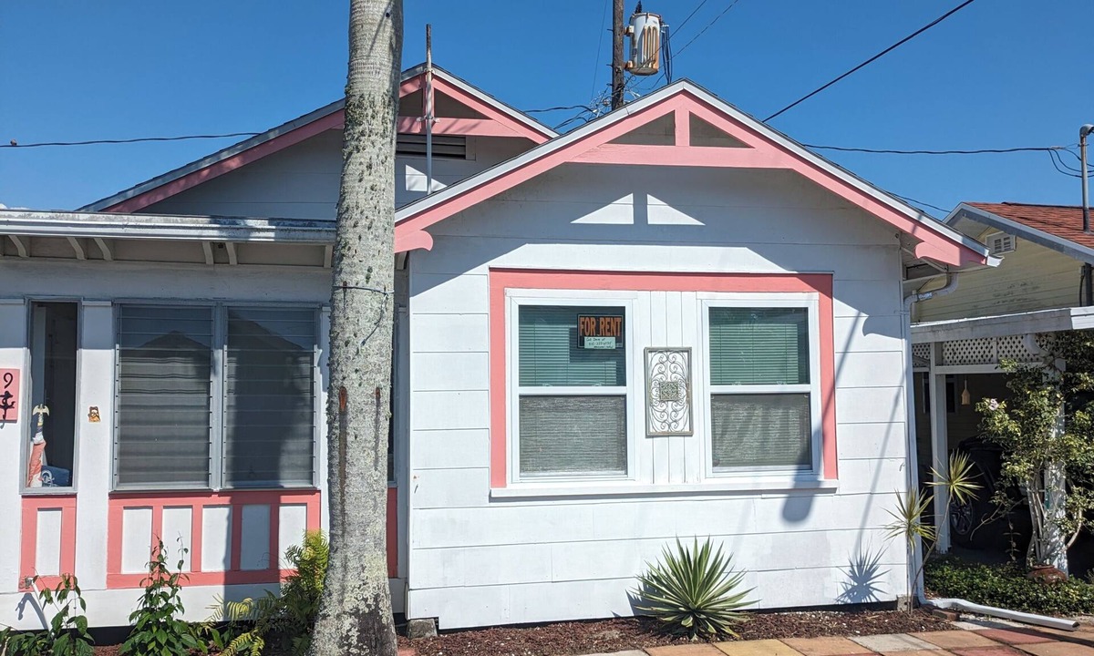 Bradenton Cottage | River view cottage in historic Braden Castle 55+ community