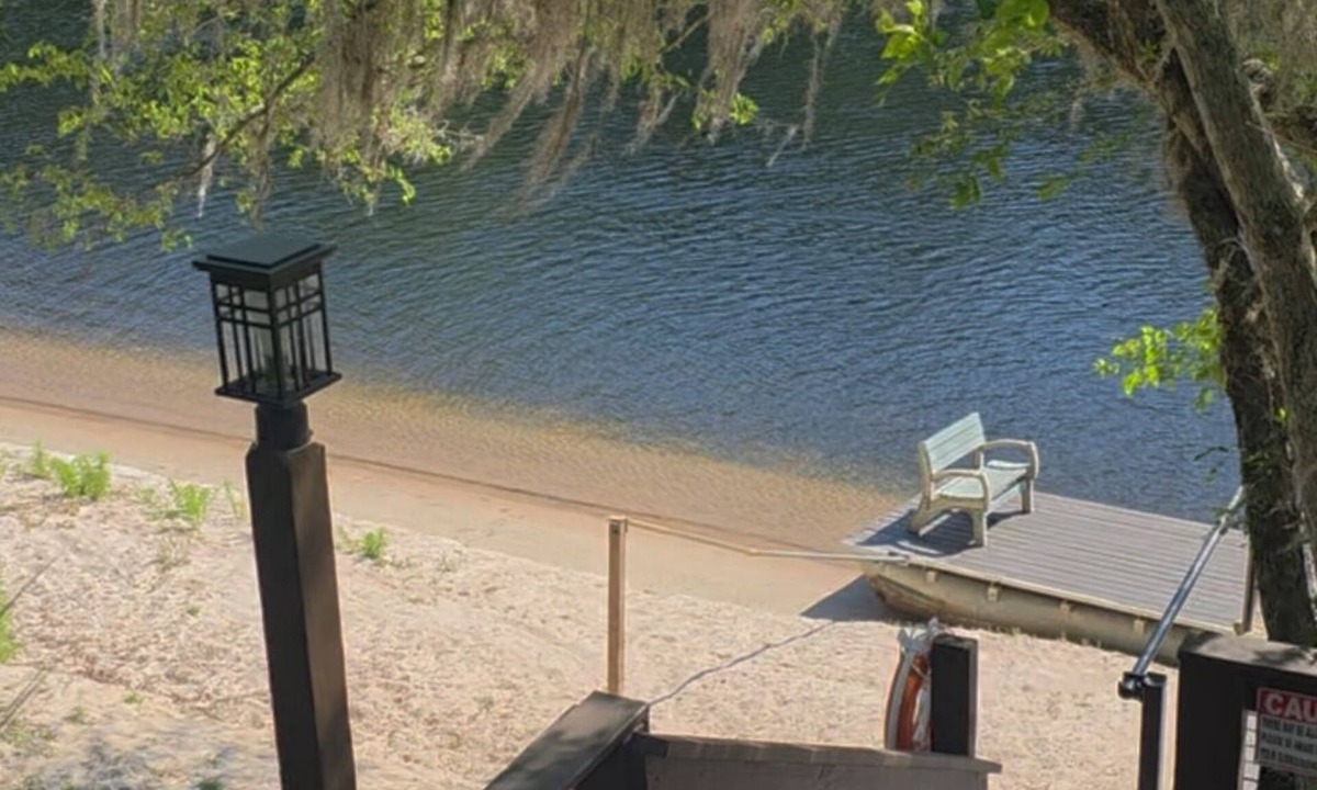 Branford House | Riverbend Retreat/Suwannee Riverfront/Kayaks & Hot Tub