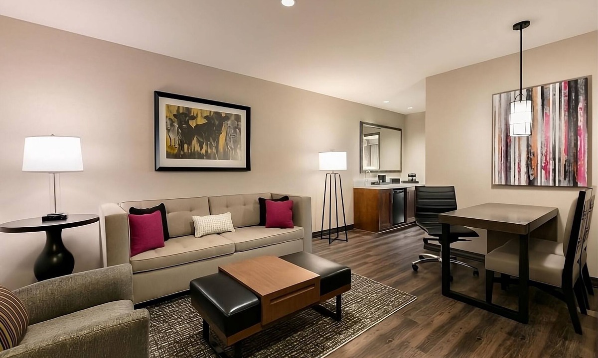 Berkeley Heights Hotel | Romantic Suite Escape! Pet Friendly Stay w/Pool, Free Breakfast & Parking!