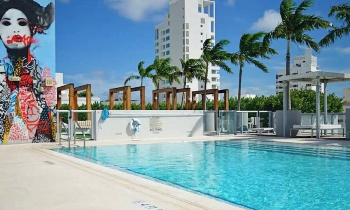 City Center Apartment | Rooftop Pool Suite in Miami Beach & Convention Center