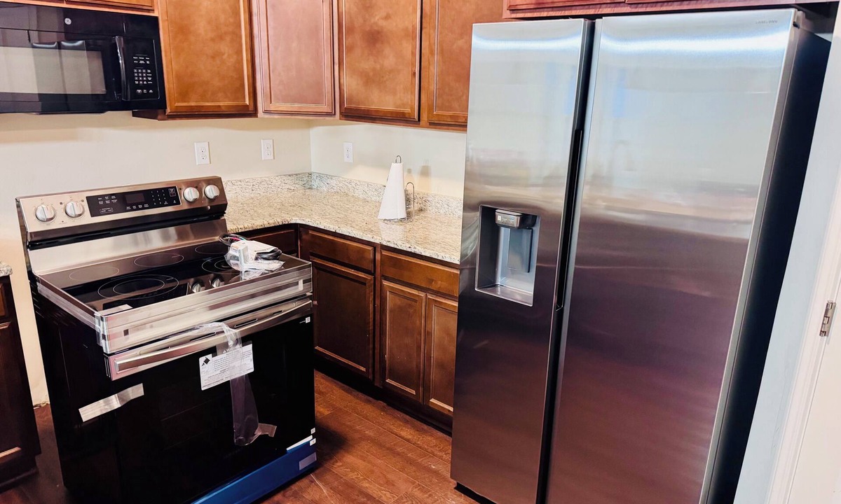 Crestview House | Rooms for Rent – Furnished + WiFi + Utilities Included. Move-In Ready Available