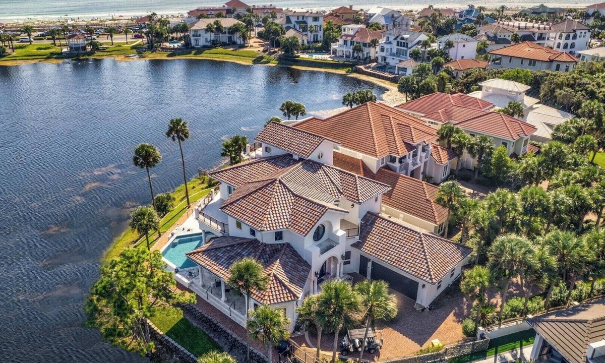 Destin Villa | Rose of Destin - Sleeps 12 - Mediterranean styling on 4-Prong Lake!