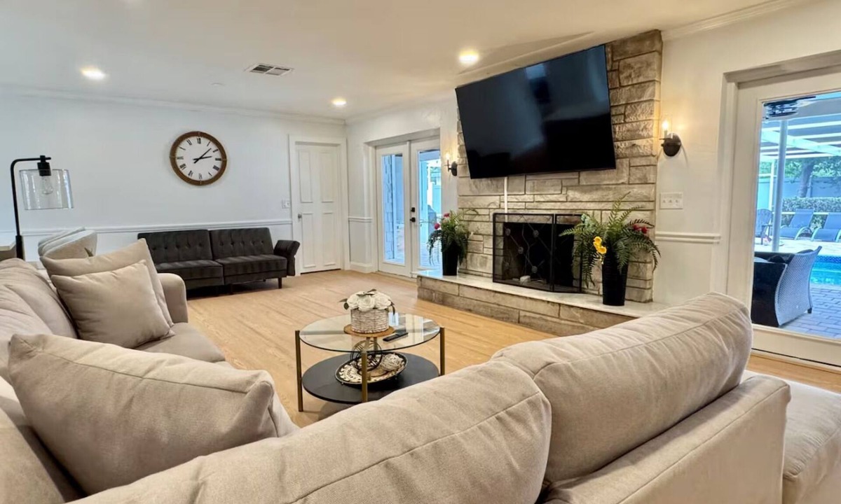 Brandon House | ROYAL CREST RETREAT - HEATED POOL - SLEEPS 16 TAMPA BAY AREA 🏡🌴