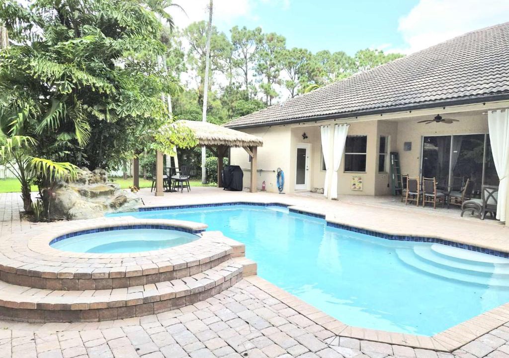 Hunt Club Villa | Royal Palms Villa, Pool, Spa, Private Gate, 1,5 acre