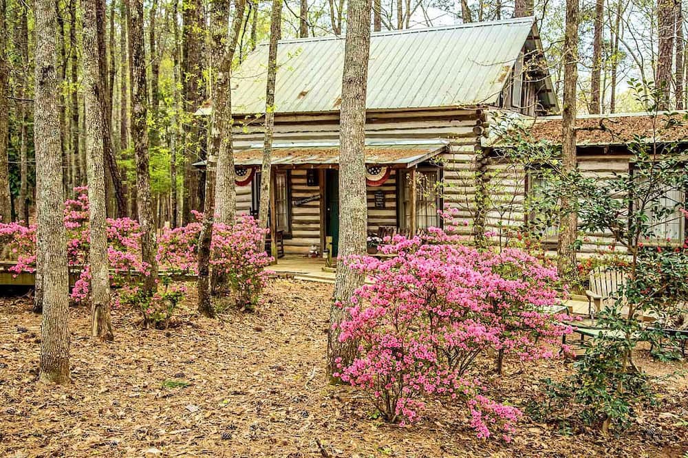 Thomaston House | Rustic Cabin Getaway near Flint River in Thomaston, Georgia