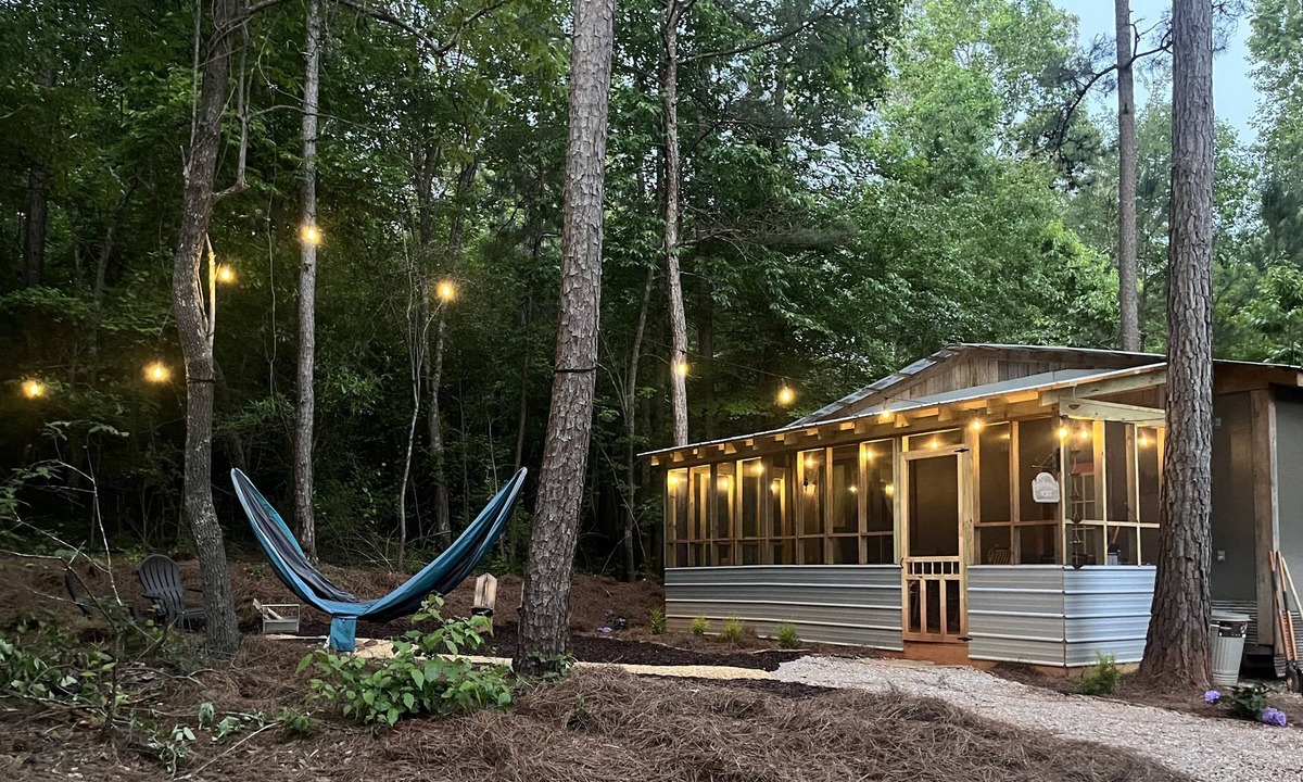 Wedowee Cabin | Rustic Tiny House - Cheaha State Park -Lake Wedowee with Hot Tub , Sleep 2