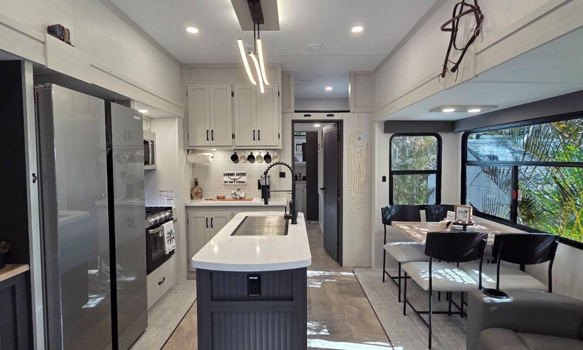 River Ranch Cottage | S'mores & Stars: The Ultimate Family RV Rental