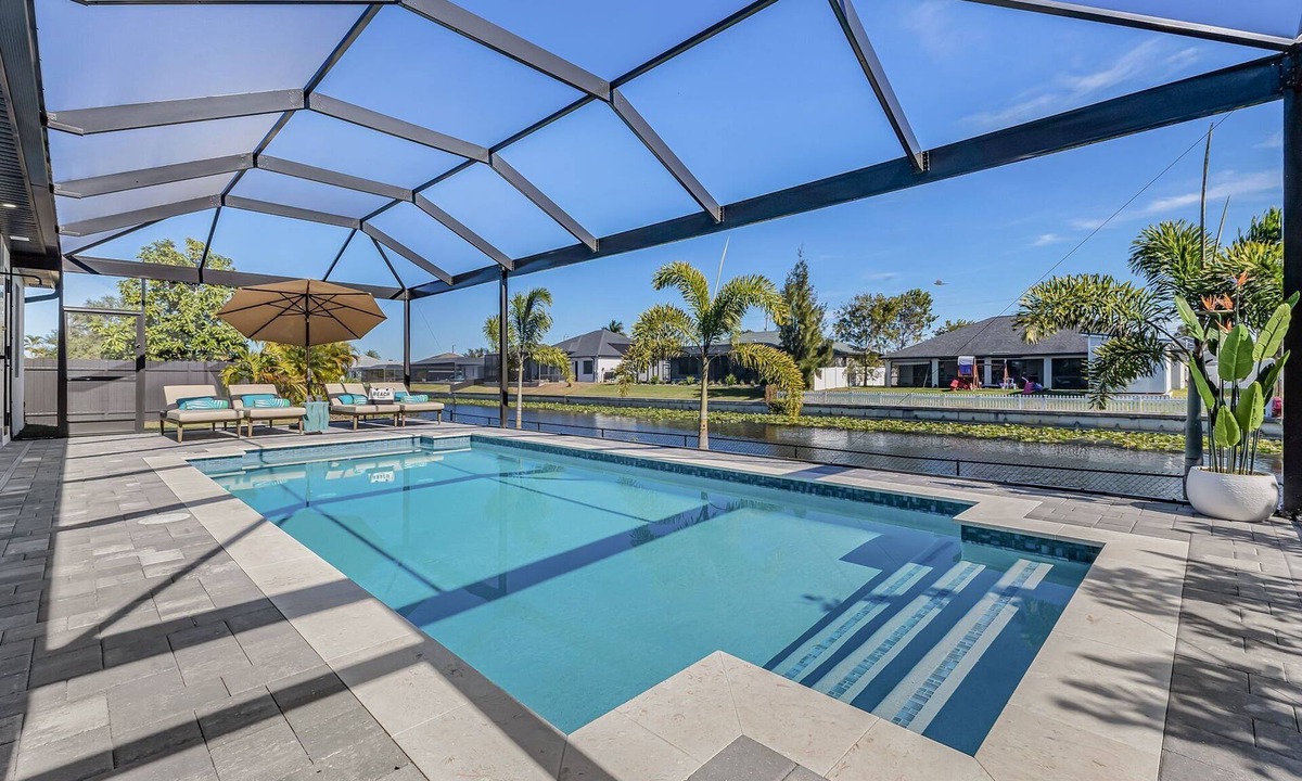 Trafalgar House | Saltwater Pool, Game Room & Canal-View Escape - Gold Coast Getaway - Roelens