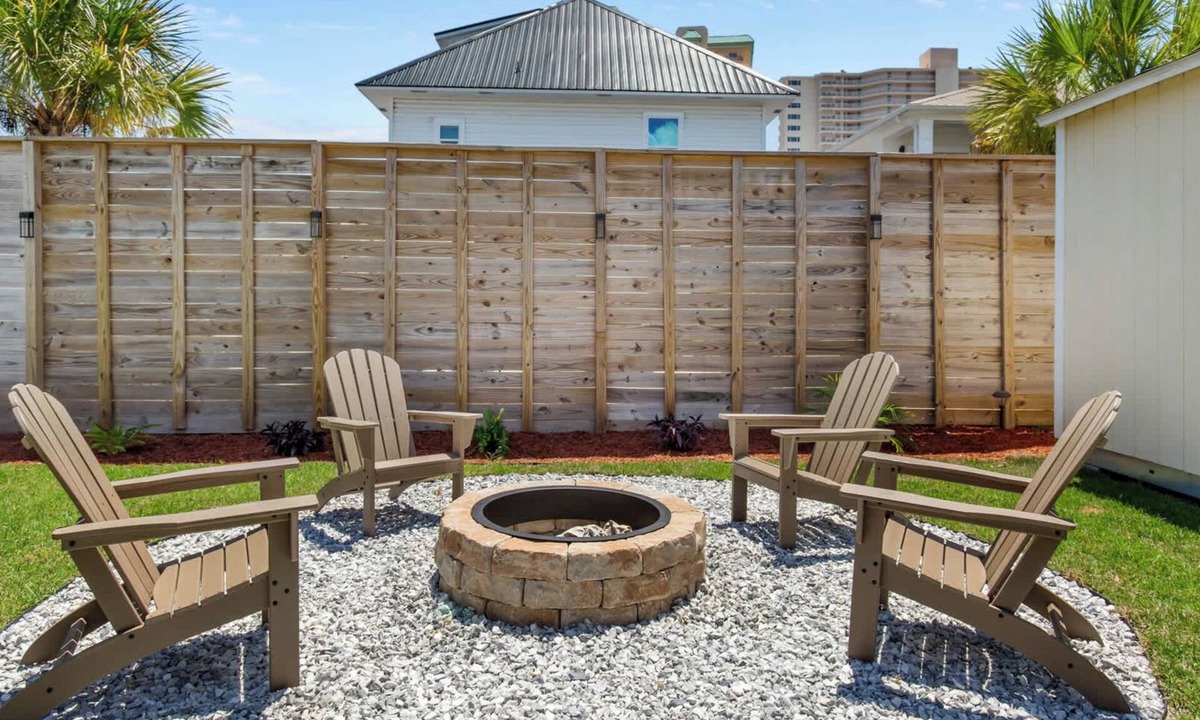 Holiday Beach House | Salty Breeze 3BDR Escape