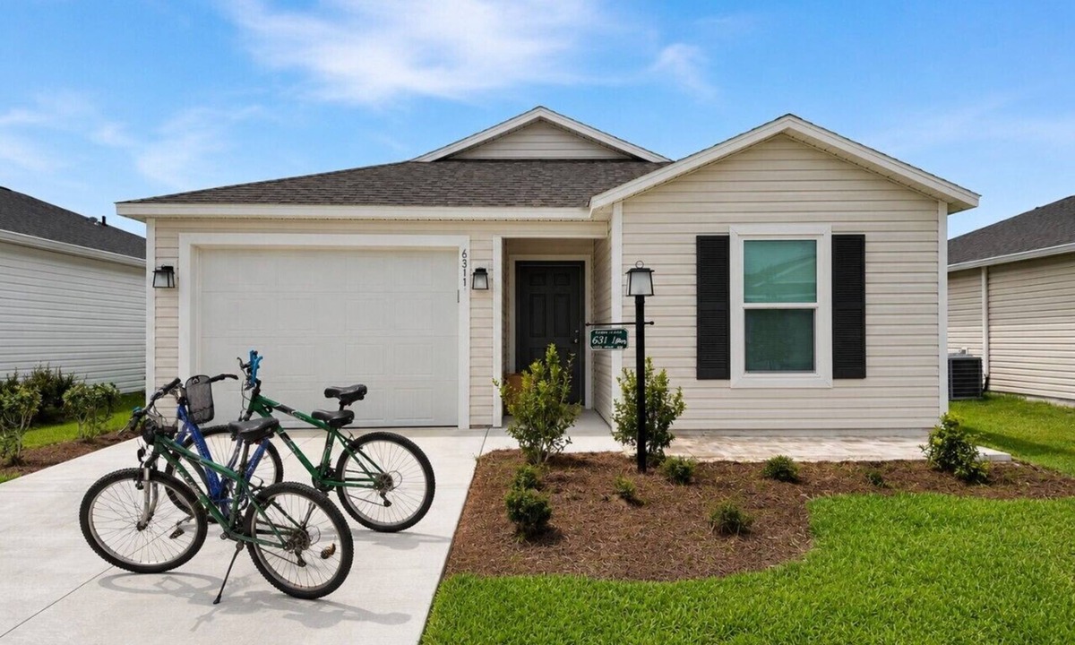 Candler House | Salty Kisses Villa at The Villages (Edenfield)