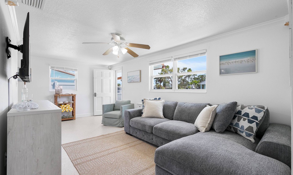 Holmes Beach House | Sandy Feet Retreat · 28-Night Min · Pets OK