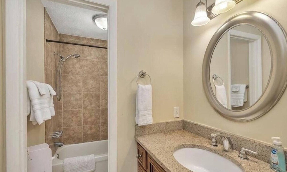 Saint Simons Heights Condo | Sandy Toes. Cozy 2 Bedroom 2 Full bath. Sleeps 6. 30 day rental rates available