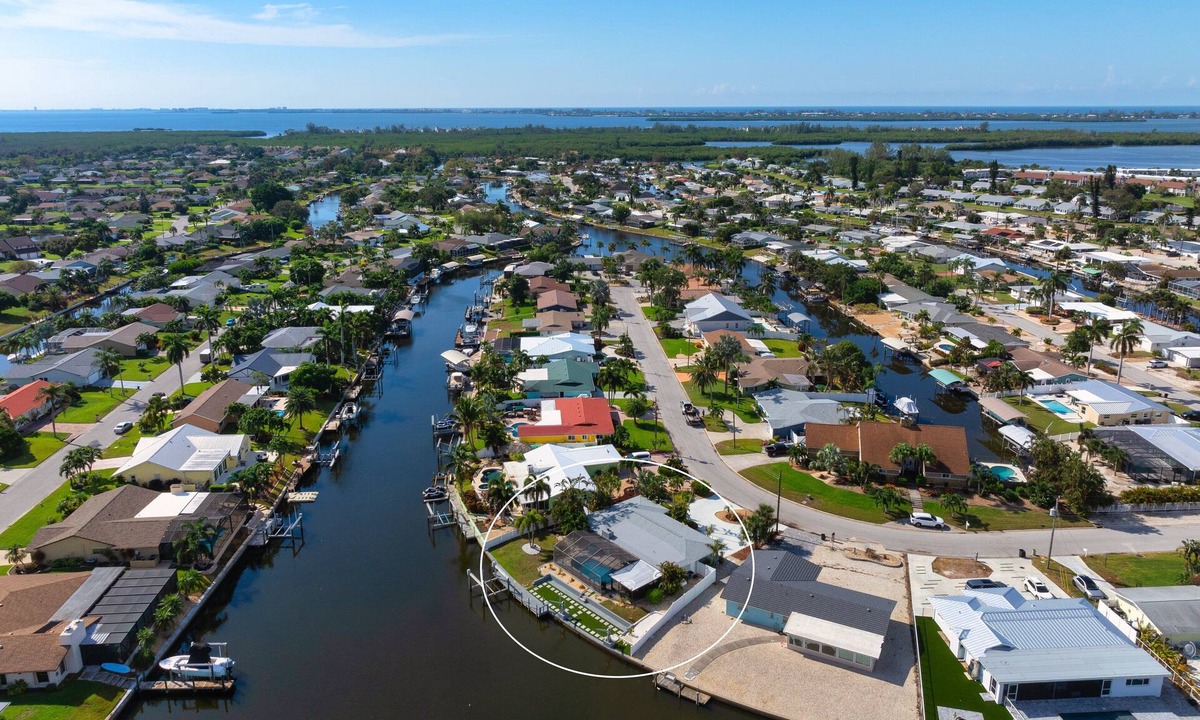 Coral Shores House | ⚓Sandys Coral Retreat! Canal Front, Pool, Hot Tub & More⚓