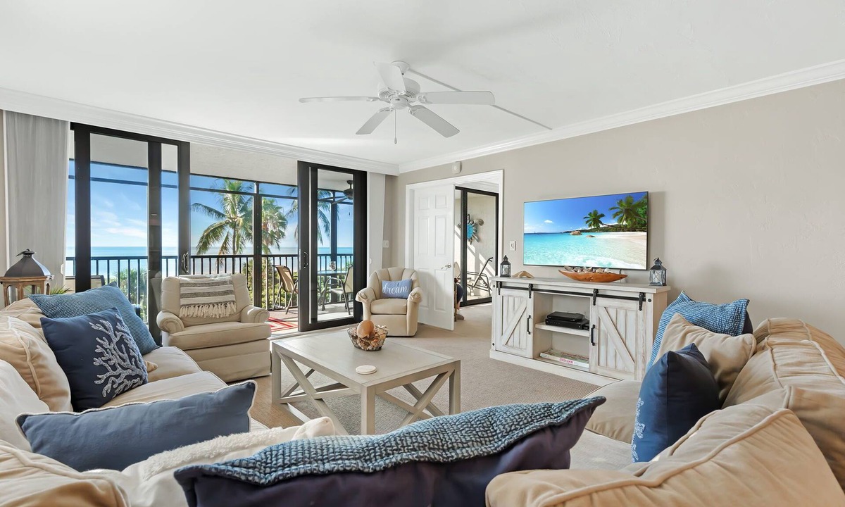 Sanibel Condo | Sanibel Beachfront Luxury Condo Full Gulf View! 3BR, 2 BA! Covered Prkg! Sports!