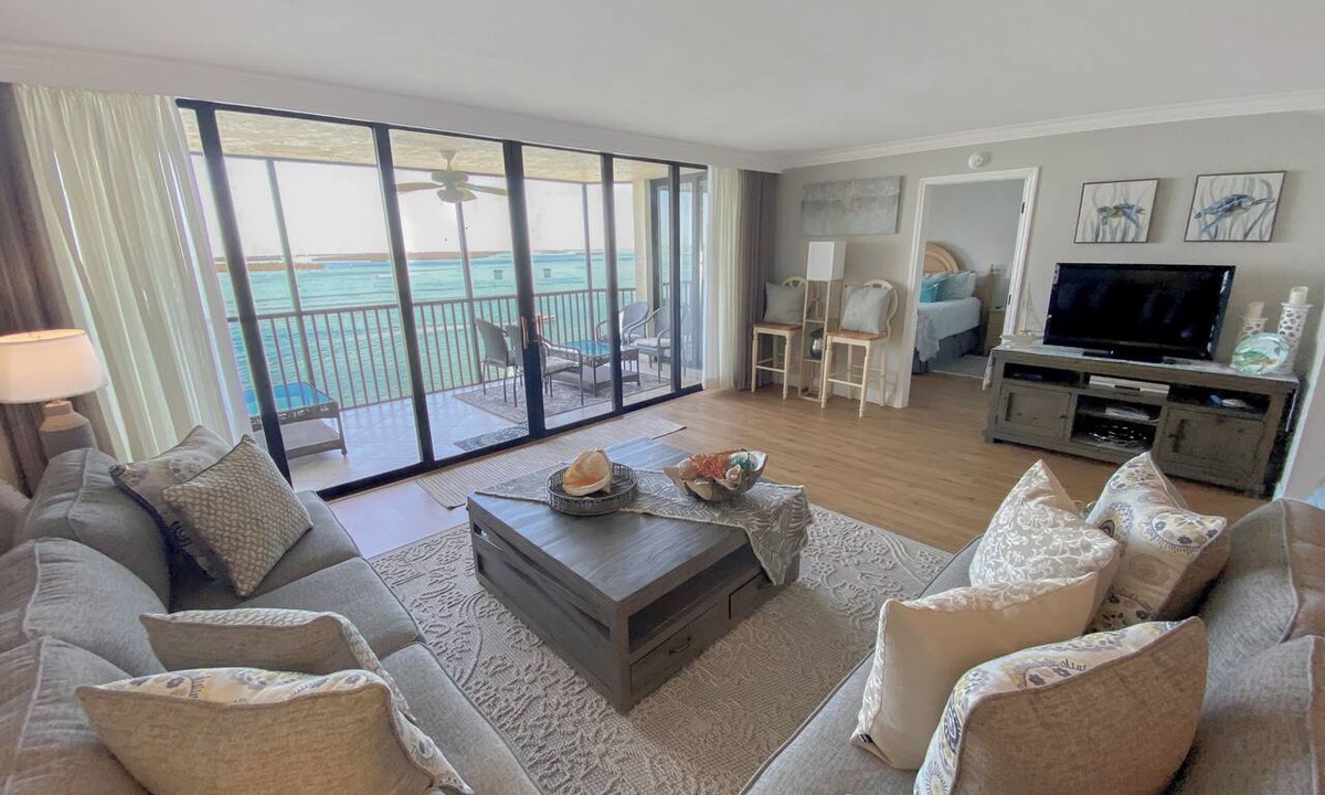 Punta Rassa Condo | Sanibel Harbour Resort Harbour Tower 814: Renovated waterfront condo with beach, pool, grill