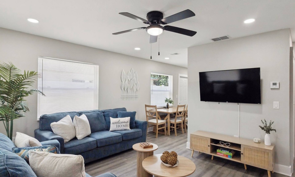 Trailer Estates House | Sarasota Escape- Close to Beaches, IMG & Memorial Hospital